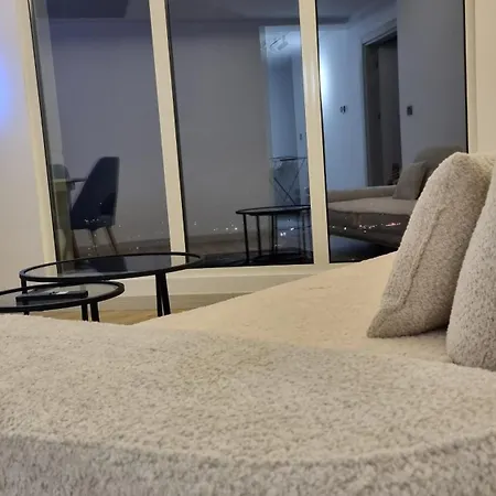 Happy Place Apartment *
