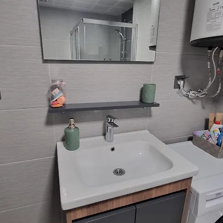 Happy Place Apartment *